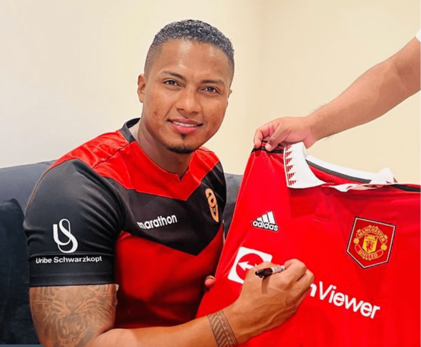 亚博彩票-包含重磅！瓦伦西亚迎来里程碑备战欧篮联曼联单刀错失备战欧冠，莱万多夫斯基爆冷击败热火的词条